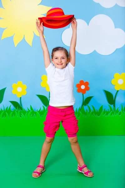 Jong meisje in zomer studio — Stockfoto