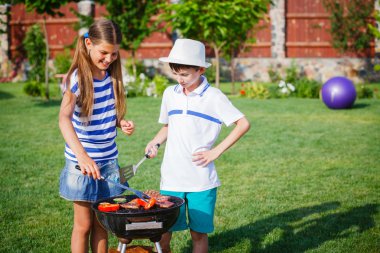 bir Barbekü partisi çocuklar