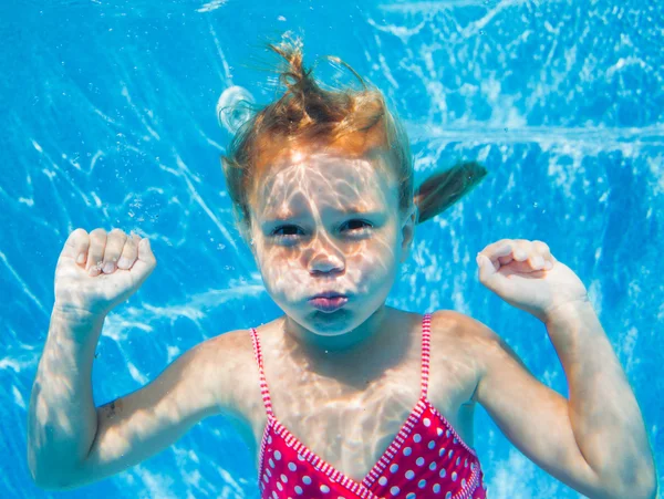 Podwodne dziewczyna — Zdjęcie stockowe
