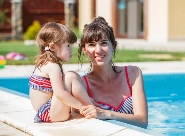 Family playing in swimming pool. — Stock Photo, Image