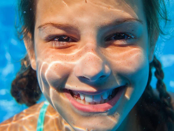 Onderwater meisje — Stockfoto