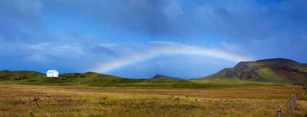 Regenbogen. Island. — Stockfoto