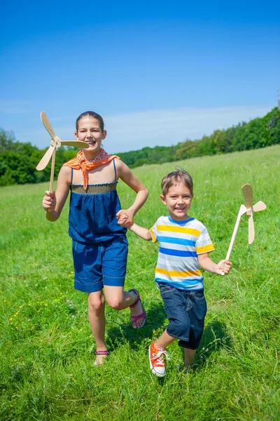 Kids in summer day holds windmill — Stock Photo, Image