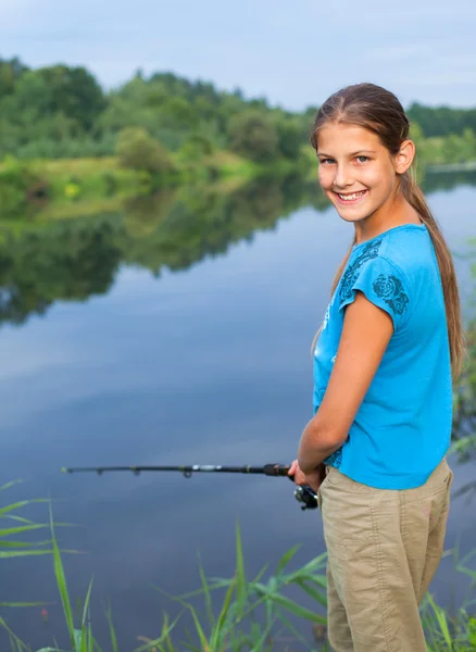 Милі дівчата риболовля — стокове фото
