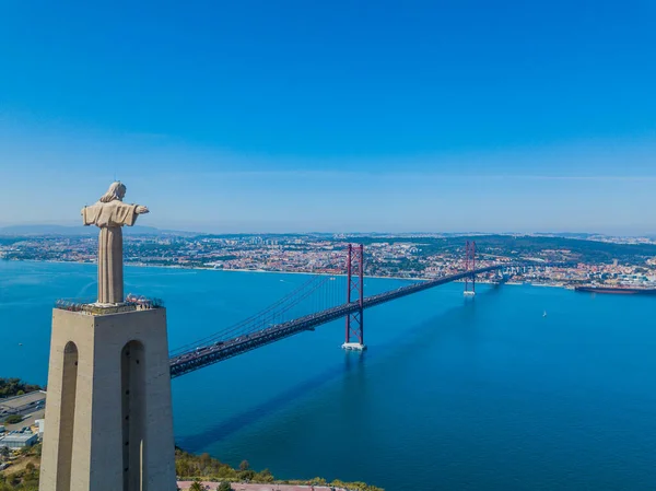 Flygfoto över Kristi helgedom, Santuario de Cristo Rei. Lissabon, Portugal. Stockbild