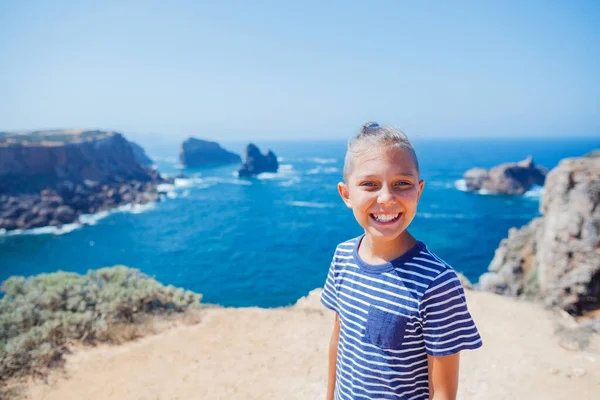 Boy looking out on the ocean. Lagos, Algarve Coast, Portugal — Stock Photo, Image