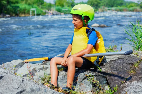 Portrait of cute boy kayaking on the river on a sunny day during summer vacation — Stock Photo, Image