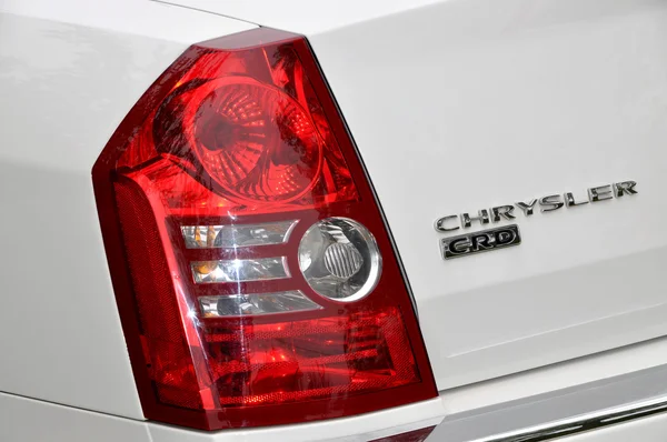 Bianco Chrysler e lampada — Foto Stock