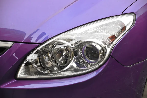 Head Lamp Of purple Car — Stock Photo, Image