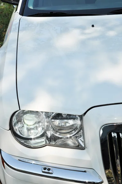 Lámpara de cabeza de coche blanco — Foto de Stock