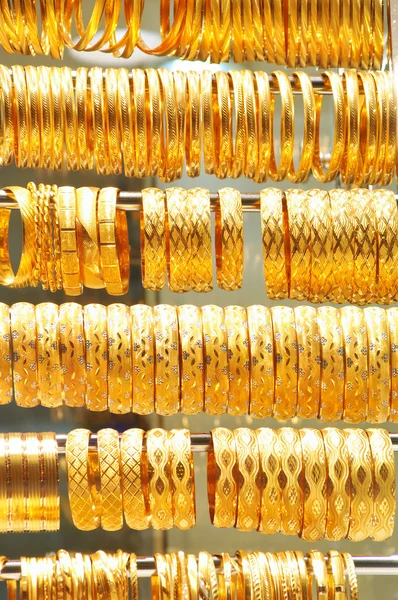 Золоті прикраси на великому базарі — стокове фото
