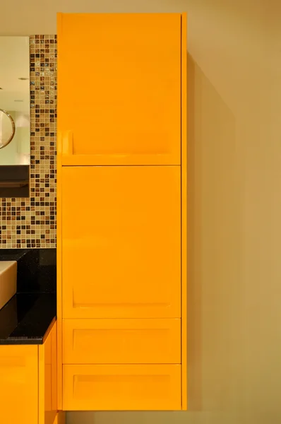 현대식 화장실 싱크대와 캐 비넷 — 스톡 사진