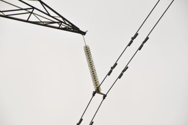 yüksek gerilim elektrik kabloları datail temiz bir gökyüzü üzerinde