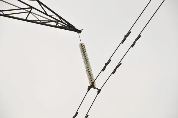 Yüksek Gerilim Elektrik Kabloları Datail Temiz Bir Gökyüzü Üzerinde — Stok fotoğraf