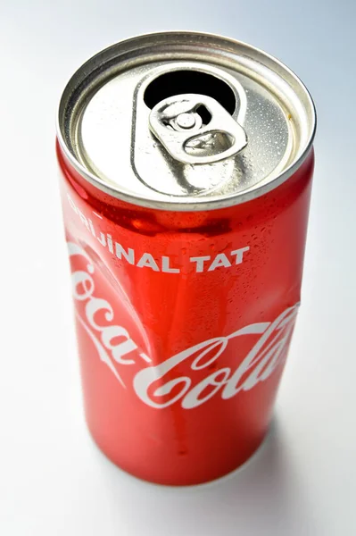 Världens Mest Dricka Cola Varumärke Röd Aluminium Coca Cola Box — Stockfoto