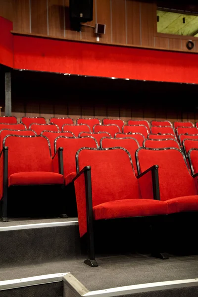 Sala Cinema Moderno Assentos Confortáveis Vazios Vermelhos Assentos Cinema Cadeira — Fotografia de Stock