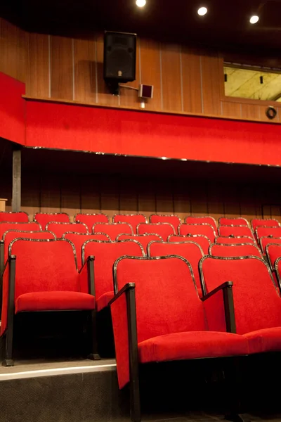 Sala Cine Moderno Asientos Cómodos Vacíos Rojos Asientos Cine Silla —  Fotos de Stock