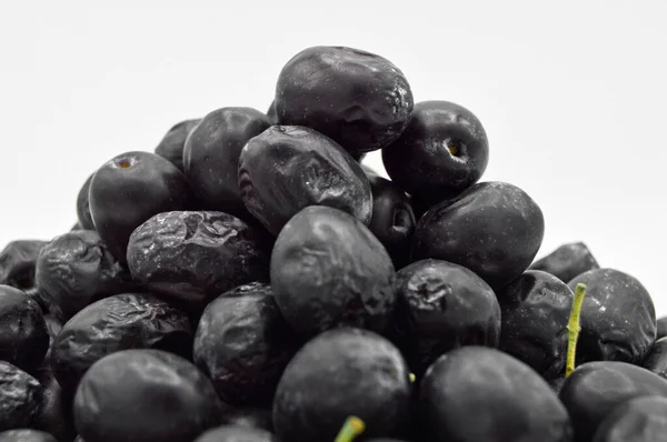 Olives Turques Fraîches Délicieuses Couleur Noire Isolées Sur Fond Blanc — Photo