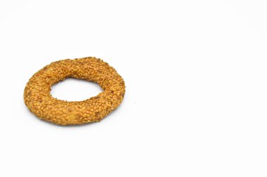 Türkiye 'de gaz lambaları zamanında pişirilmiş susamlı simit, geleneksel susam kandil simidi