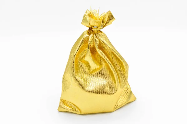 Golden Gift Doek Etui Geld Sieraden Etui Geïsoleerd Witte Achtergrond — Stockfoto