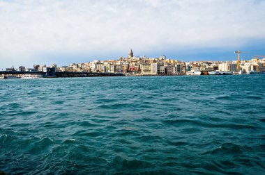Galata Köprüsü ve Galata Kulesi, İstanbul Boğazı 'nın en çok ziyaret edilen yerlerinden biri. 23 Mart 2019
