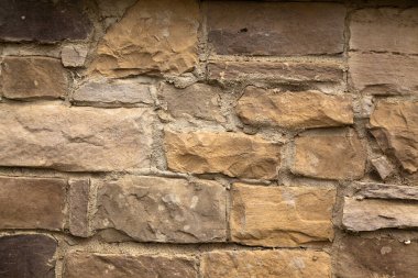 Sağlam sarı ve bej kesimli taş duvar, arka planlar için iyi, düzgün sıralanmış.