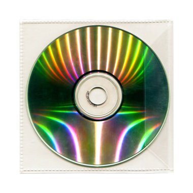 Beyaz bir arkaplanda izole edilmiş çizilmiş ve tozlu bir CD veya DVD