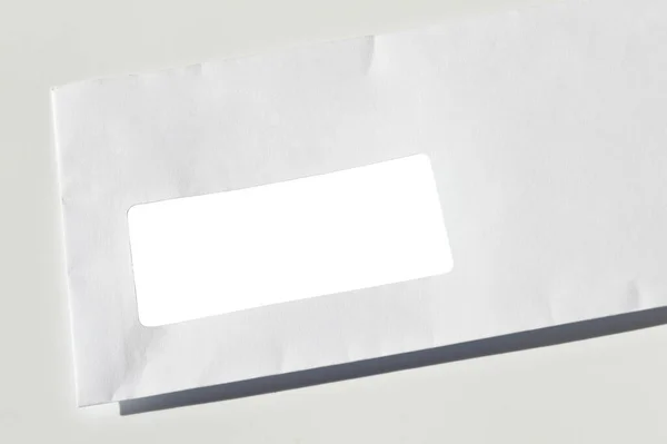 Envelope Retângulo Correio Papel Branco Com Janela Endereço Fundo Branco — Fotografia de Stock