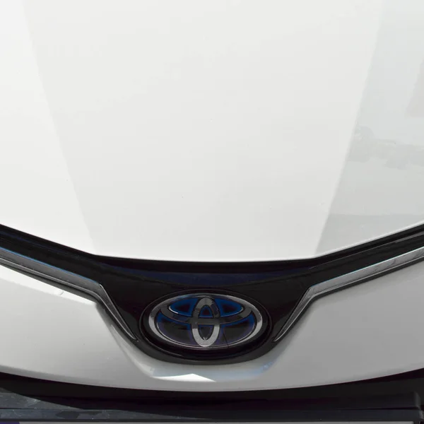 Toyota Chrome Metal Logo Luxury Car Istanbul City November 2021 — 图库照片