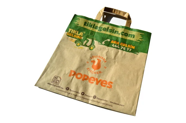 Popeyes 식당에서 종이봉투 Popeyes Reporclable Paper Bag Natural Product Istanbul — 스톡 사진
