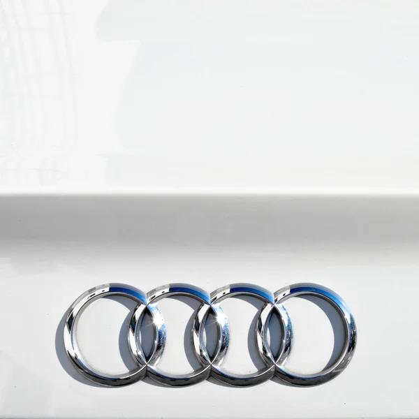 Audi Chrome Metal Logo Carro Luxo Cidade Istambul Novembro 2021 — Fotografia de Stock