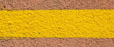 Temiz asfalt sarı yol dokusu arka plan görünümlü, kırmızı asfalt çizgisi dikişsiz 