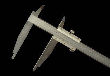 Kesin ölçümler için paslanmaz çelikten yapılmış, siyah sırtüstü izole edilmiş analog vernier calliper