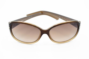 Modern kahverengi tasarım çerçeveli plastik okuma kadın güneş gözlüğü, beyaz arka planda izole güneş gözlüğü