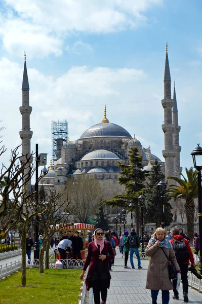 April 2019 Türkei Istanbul Alte Historische Blaue Moschee Menschen Spazieren — Stockfoto