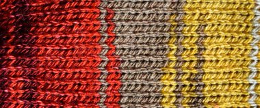 Yünden desenli kumaş. El yapımı örgü kumaş turuncu ve sarı yün arka plan dokusu