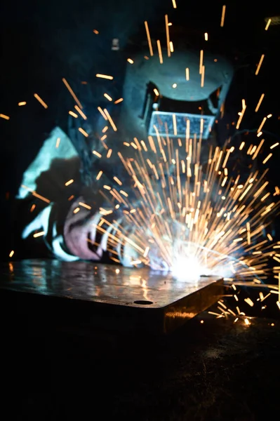 Welder Uses Torch Make Sparks Manufacture Metal Equipment Professional Welding — Stock Photo, Image