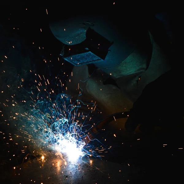 Welder Uses Torch Make Sparks Manufacture Metal Equipment Professional Welding — Stock Photo, Image