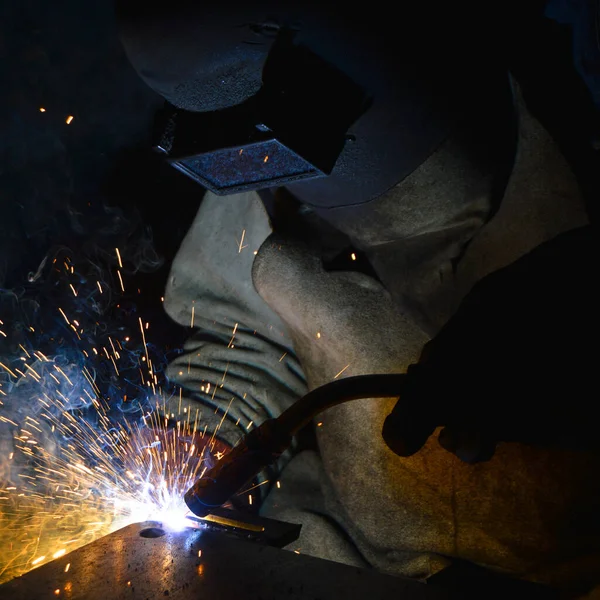 Welder Uses Torch Make Sparks Manufacture Metal Equipment Professional Welding — Stock Photo, Image