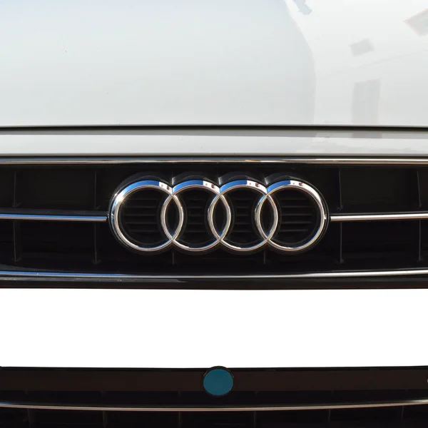 Audi Chrome Metal Logo Luksusowy Samochód Mieście Stambuł Listopada 2009 — Zdjęcie stockowe