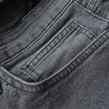 Açık siyah kot pantolon cebinin detaylarını kapat