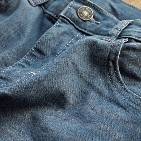 Close Detail Van Zak Knop Vooraanzicht Van Licht Blauwe Jeans — Stockfoto