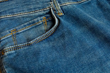 Açık mavi kot pantolon cebinin detaylarını kapat
