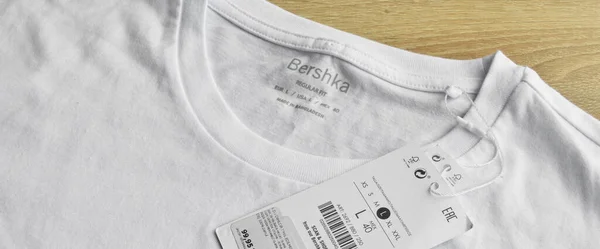 New White Bershka Shirt Blank Label Wooden Floor May 2022 — Stock Photo, Image