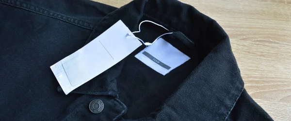 Black Jeans Denim Coat Jacket Blank Sale Tag Paper Wooden — Stock Photo, Image
