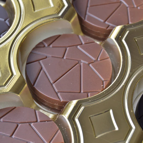 Chocolates Redondos Muy Sabrosos Con Leche Amargos Elegante Caja Decorativa —  Fotos de Stock