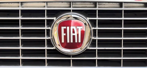 Logo Métal Chromé Fiat Voiture Luxe Dans Ville Istanbul Octobre — Photo