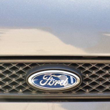 İstanbul 'da Fort Chrome metal logosu, lüks otomobil, 29 Temmuz 2014 İstanbul Pendik Türkiye otomobil pazarı