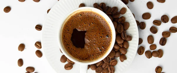 Tradycyjna Kawa Turecka Białym Kubku Izolowana Białym Tle — Zdjęcie stockowe