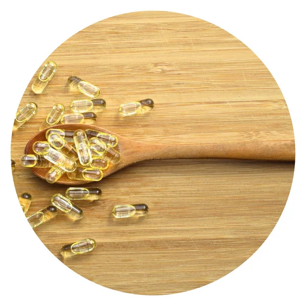 Sarı Balık Yağı Oval Tablet Haplar Ahşap Kaşık Bambu Kesme — Stok fotoğraf